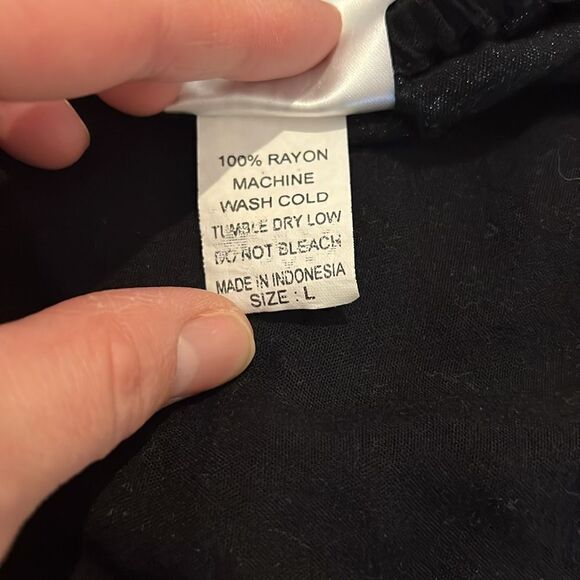 Hula Mama Maternity Black and White Hawaiian Floral - Picture 4 of 7